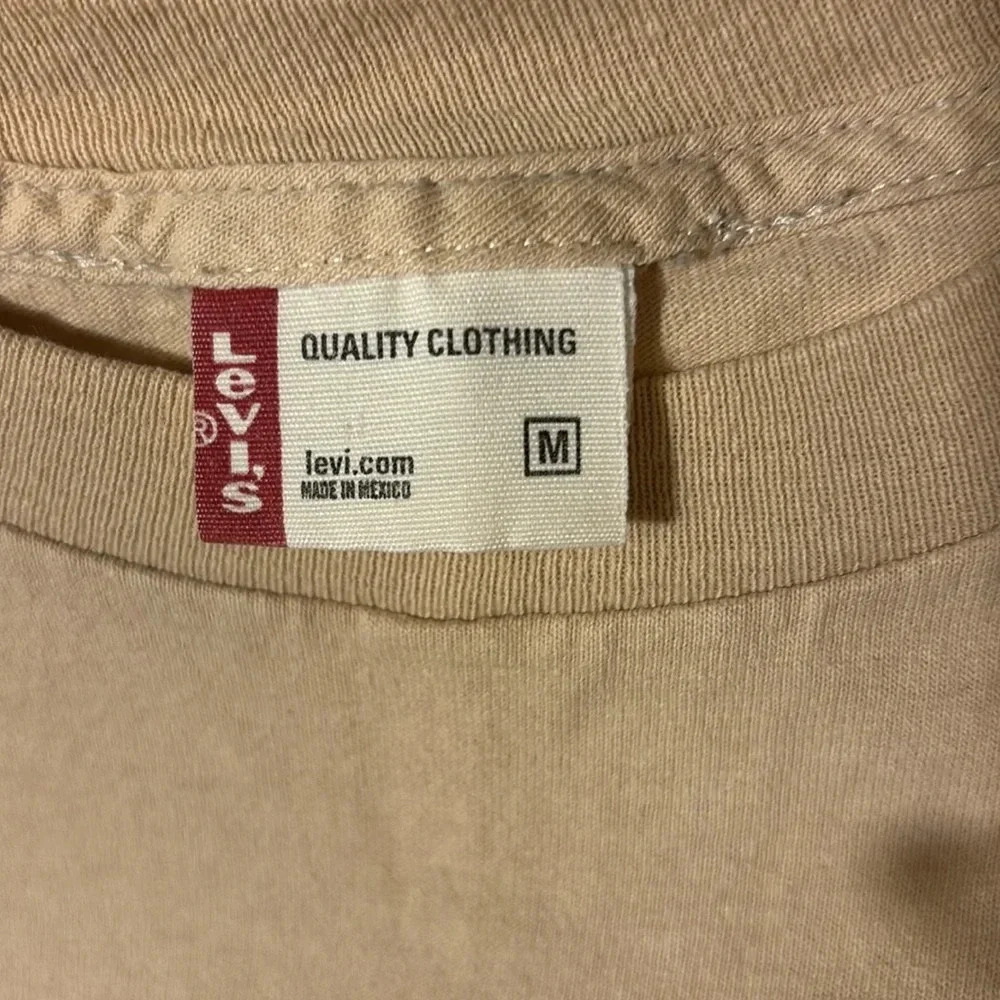 Levi’s Tan Tshirt with Stripe size M 100% Cotton - Picture 3 of 7